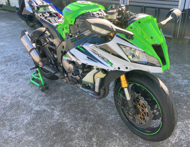 ZX-10R 素人のピカピカ計画⑪ 組付け その１: 5sonlineのバイクとラーメン